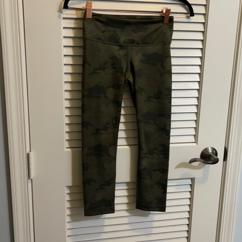 Lululemon camo Capri